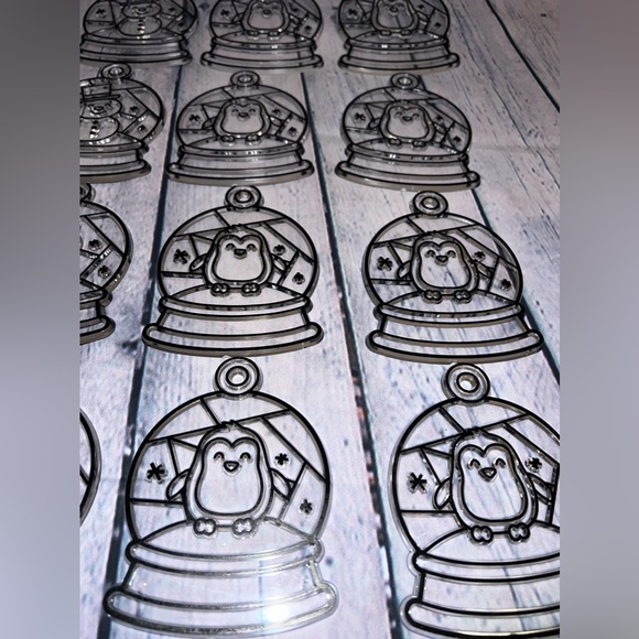 Winter Themed Plastic Craft Sun Catchers 24 ct. - Picture 4 of 5